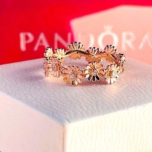 Authentic pandora daisy ring size 8💌🌷💌🌷💌🌷💌🌷💌🌷💌🌷💌🌷💌💌🌷💌🌷💌🌷💌